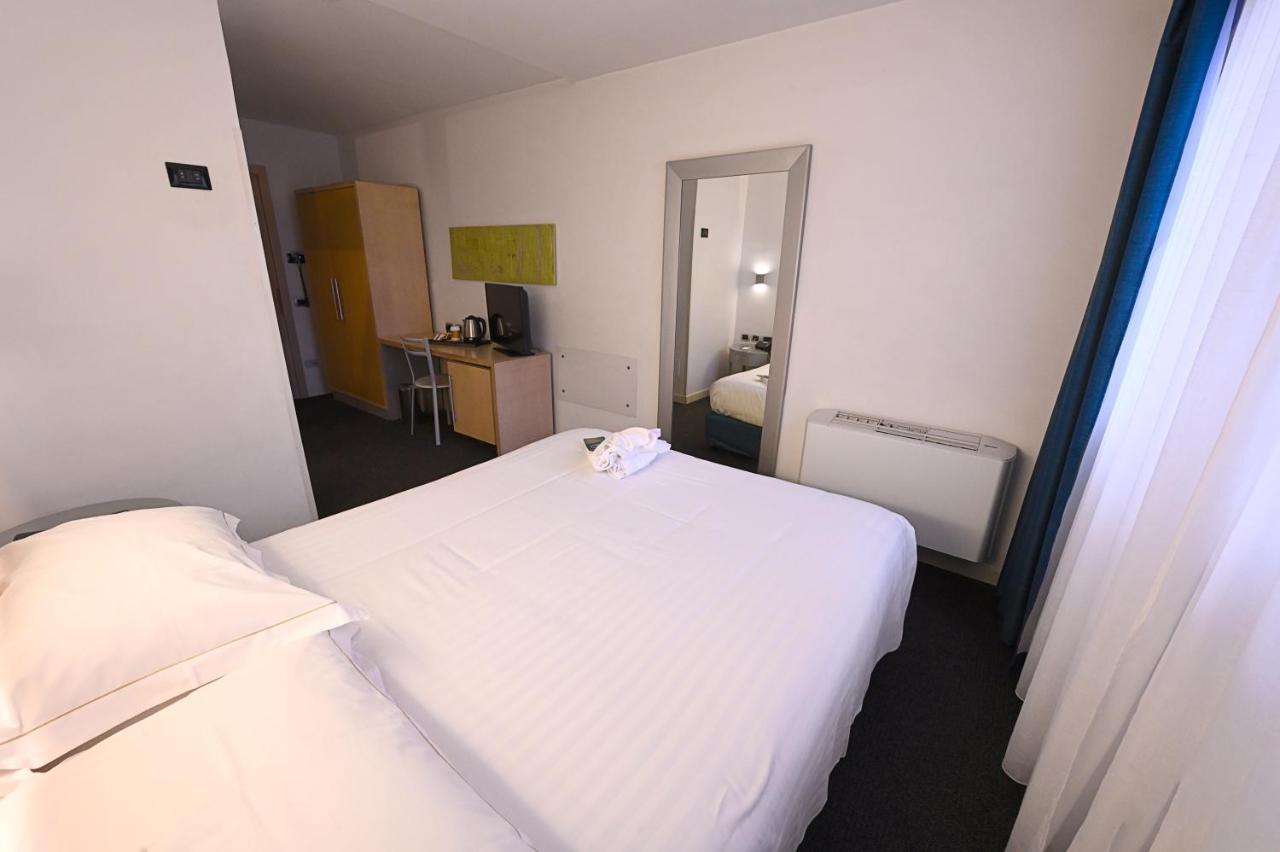 เมอร์เคียว พาเลอร์โม เซ็นโตร Hotel ปาแลร์โม ภายนอก รูปภาพ
